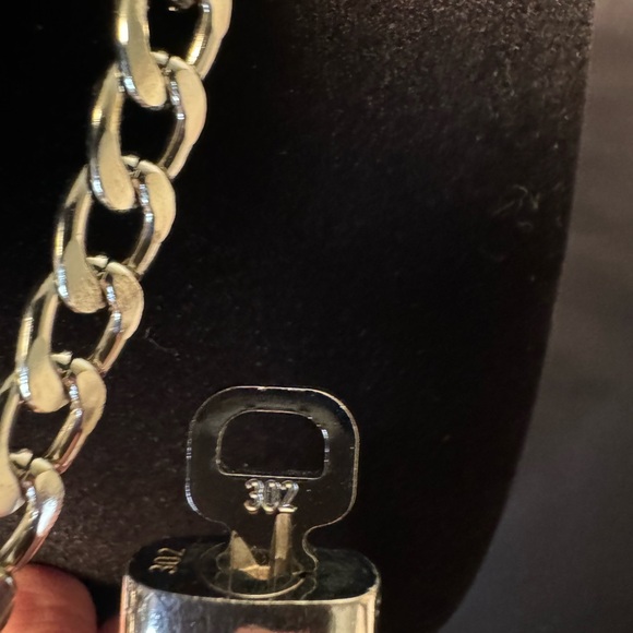 LV Silver Lock and Key 302 with unbranded chain - Picture 3 of 9